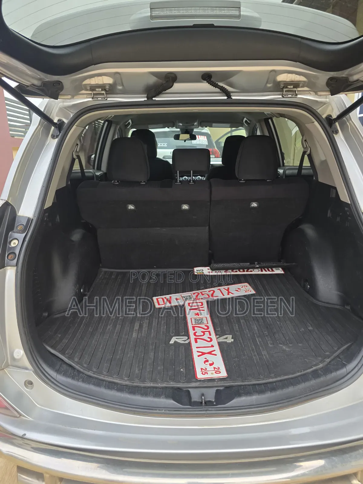 Toyota RAV4 LE AWD (2.5L 4cyl 6A) 2017 Silver