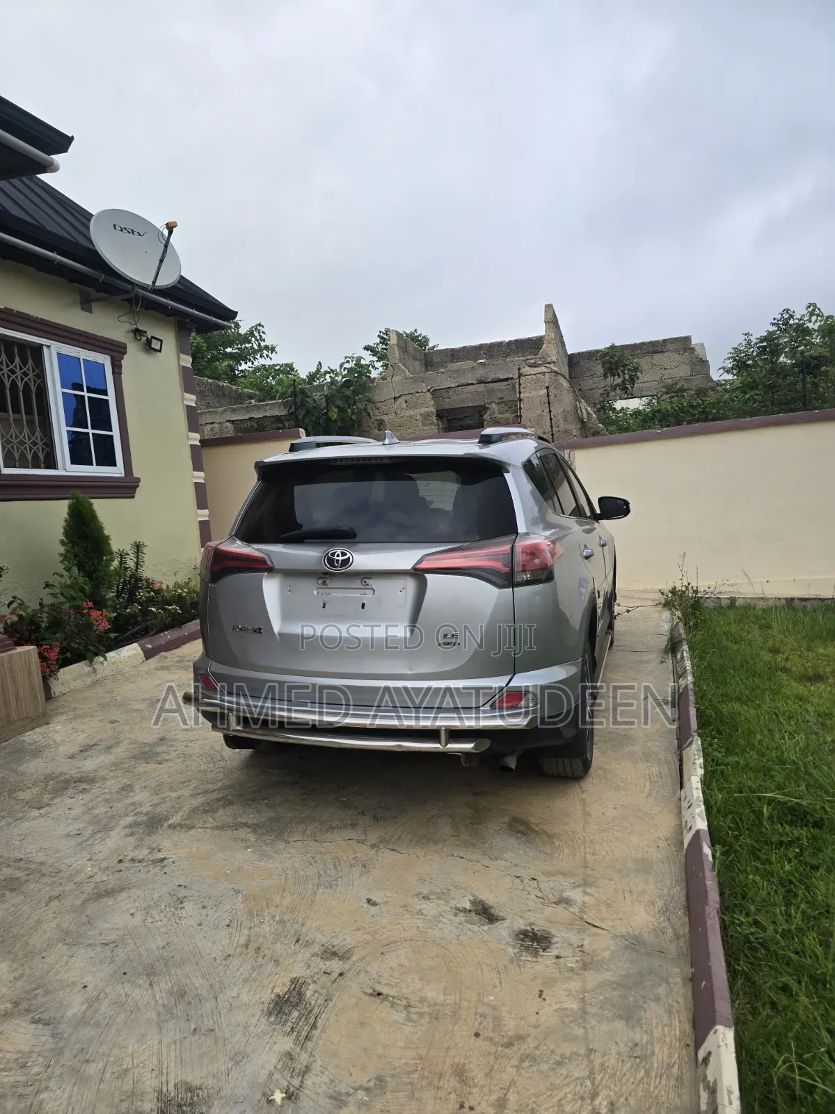 Toyota RAV4 LE AWD (2.5L 4cyl 6A) 2017 Silver
