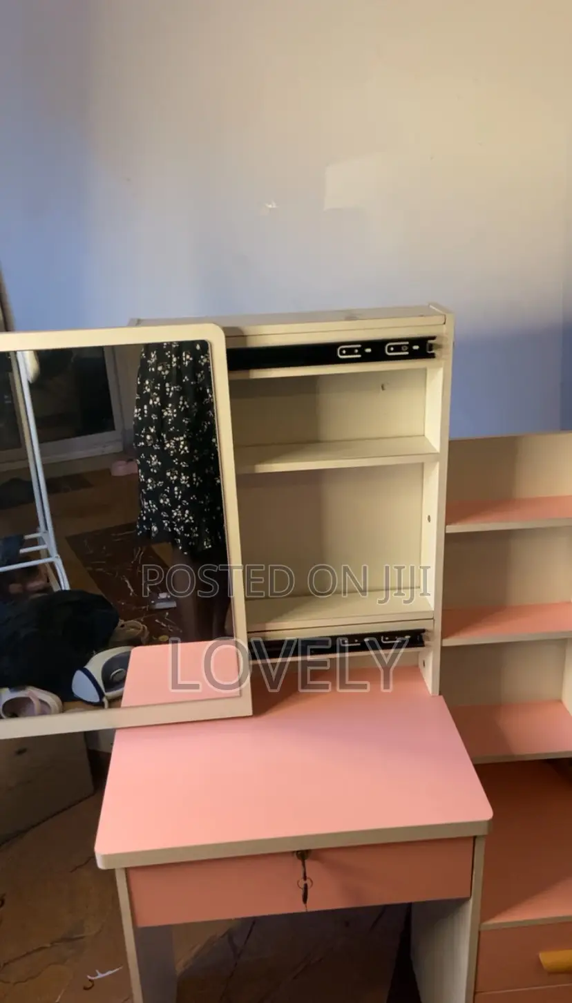 Vanity Dresser