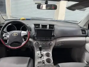 Toyota Highlander Base 2010 Gray