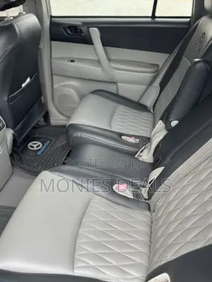 Toyota Highlander Base 2010 Gray