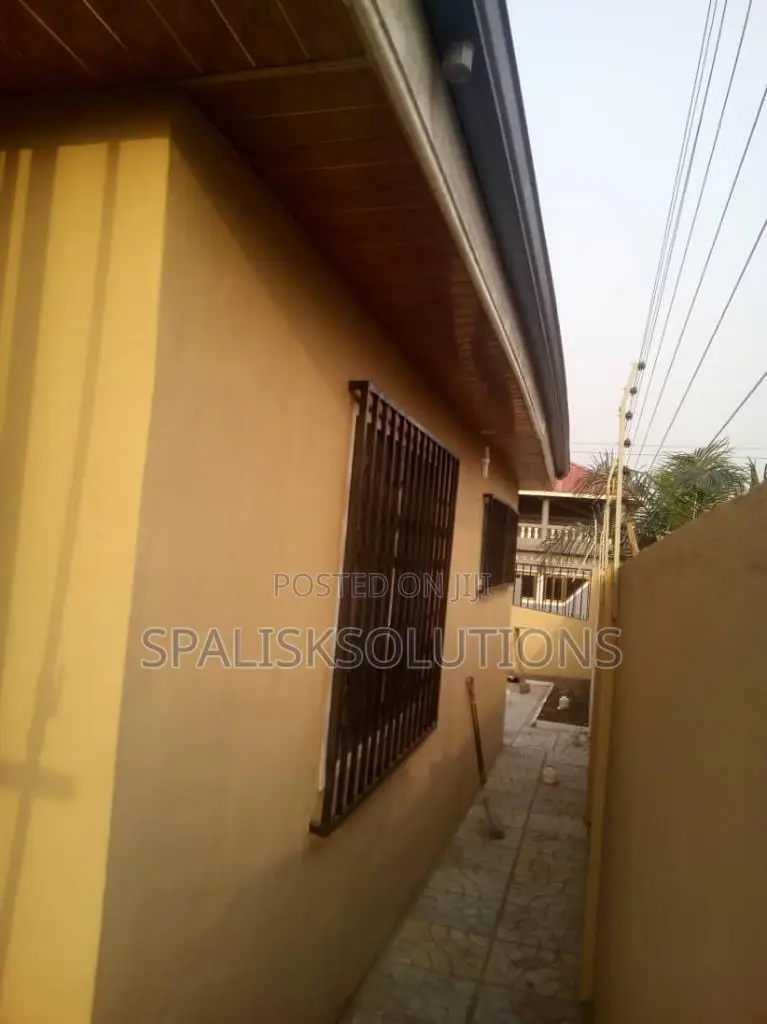 Furnished 3bdrm House in Sapieman, Amasaman for sale
