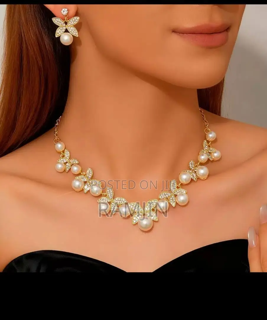 Modern Lady Necklaces Sets