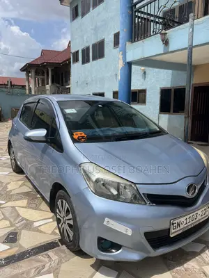 Toyota Vitz 1.3 FWD 5dr 2012 Blue