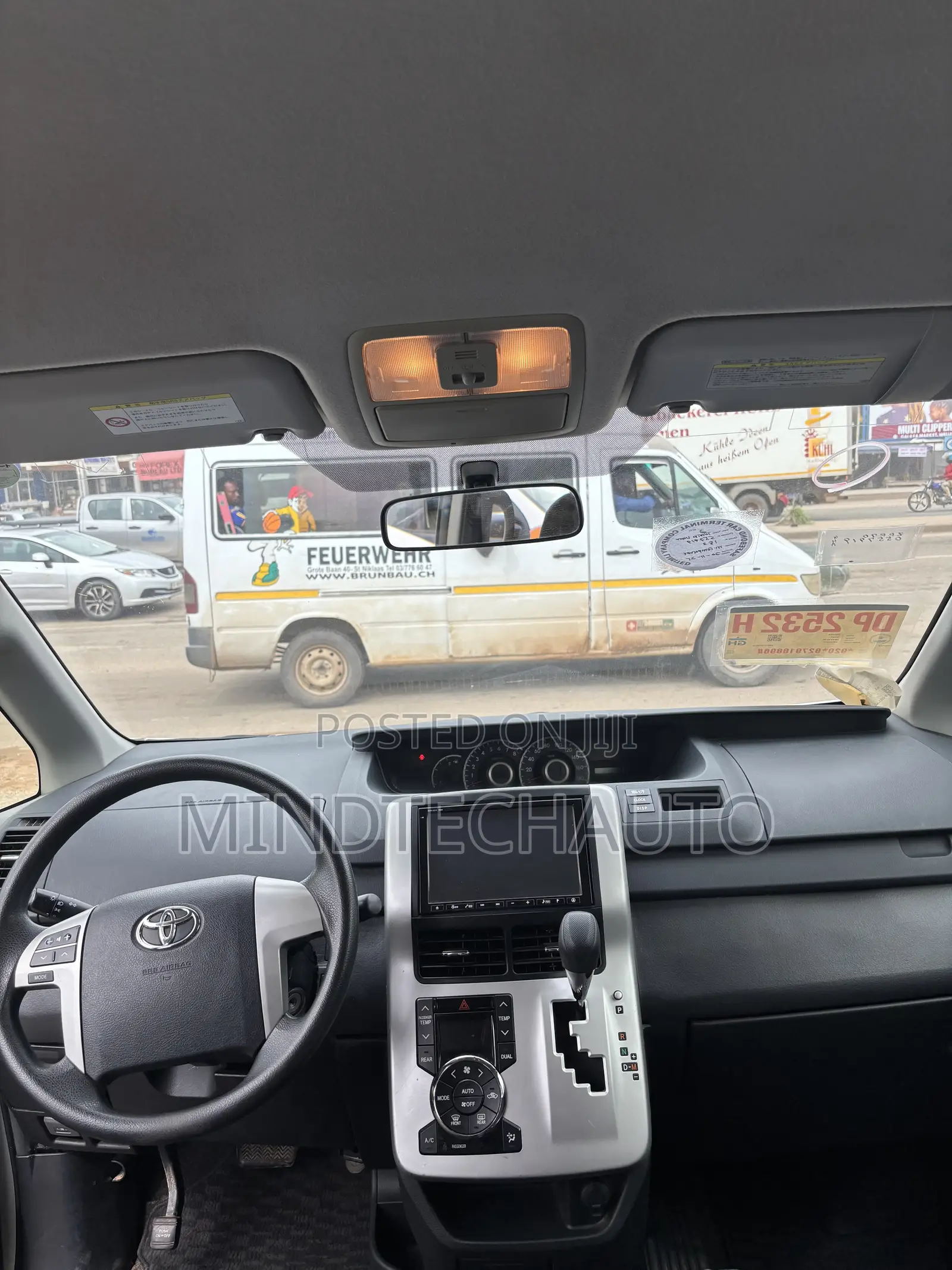 Toyota Voxy 2013 White