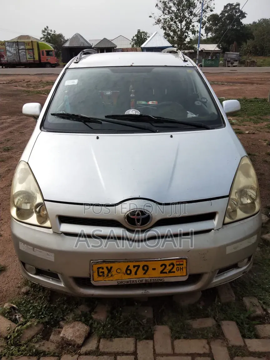 Toyota Verso 1.8 2009 Silver