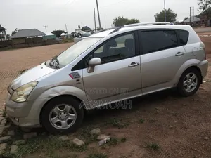 Toyota Verso 1.8 2009 Silver