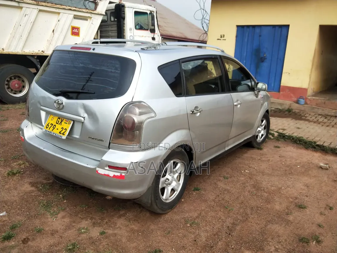 Toyota Verso 1.8 2009 Silver