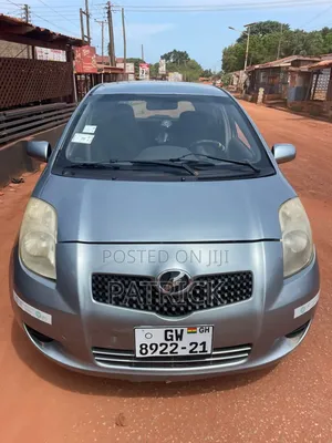 Toyota Vitz 1.5 FWD 5dr 2010 Gray
