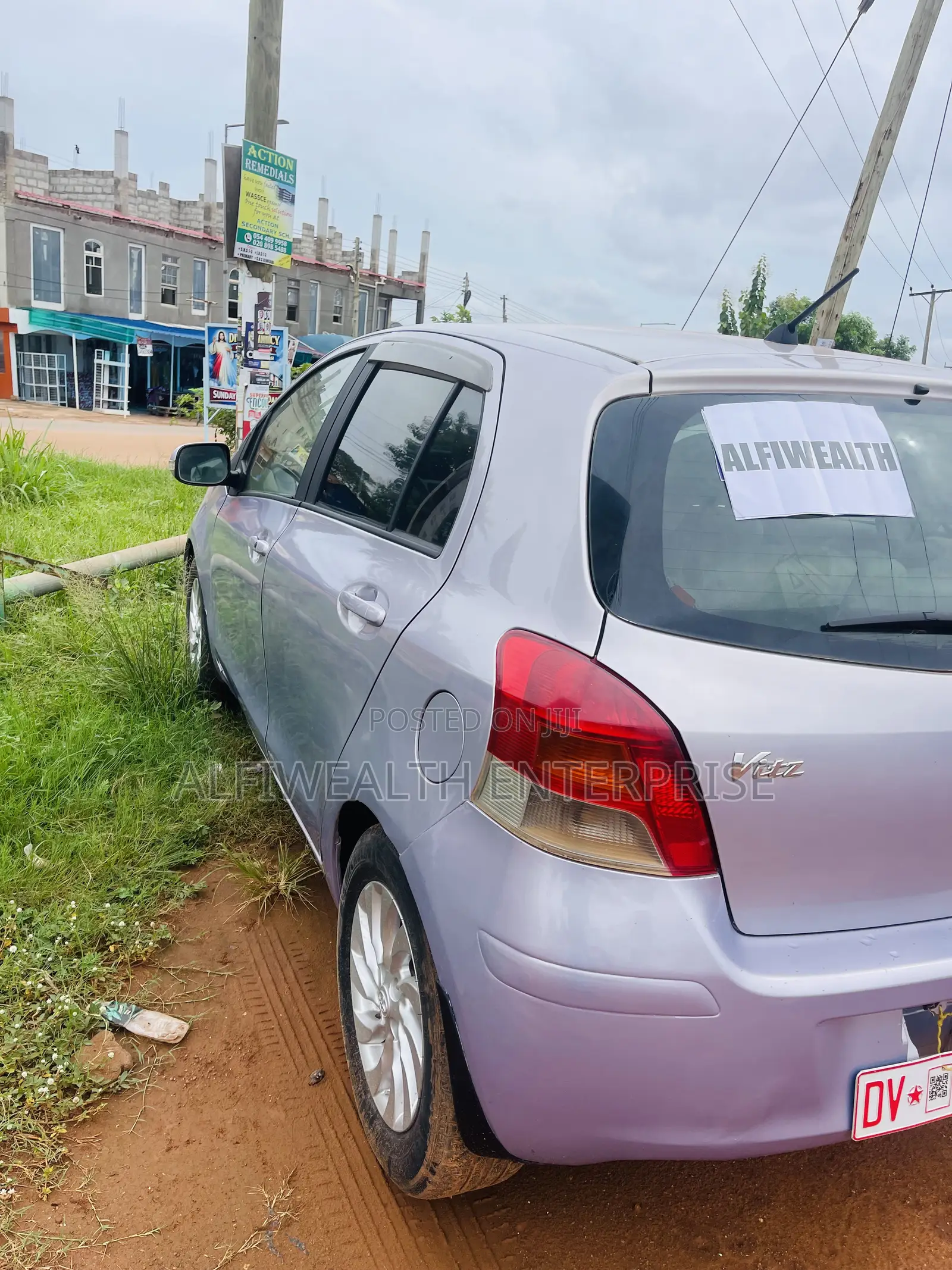 Toyota Vitz 2009 Silver