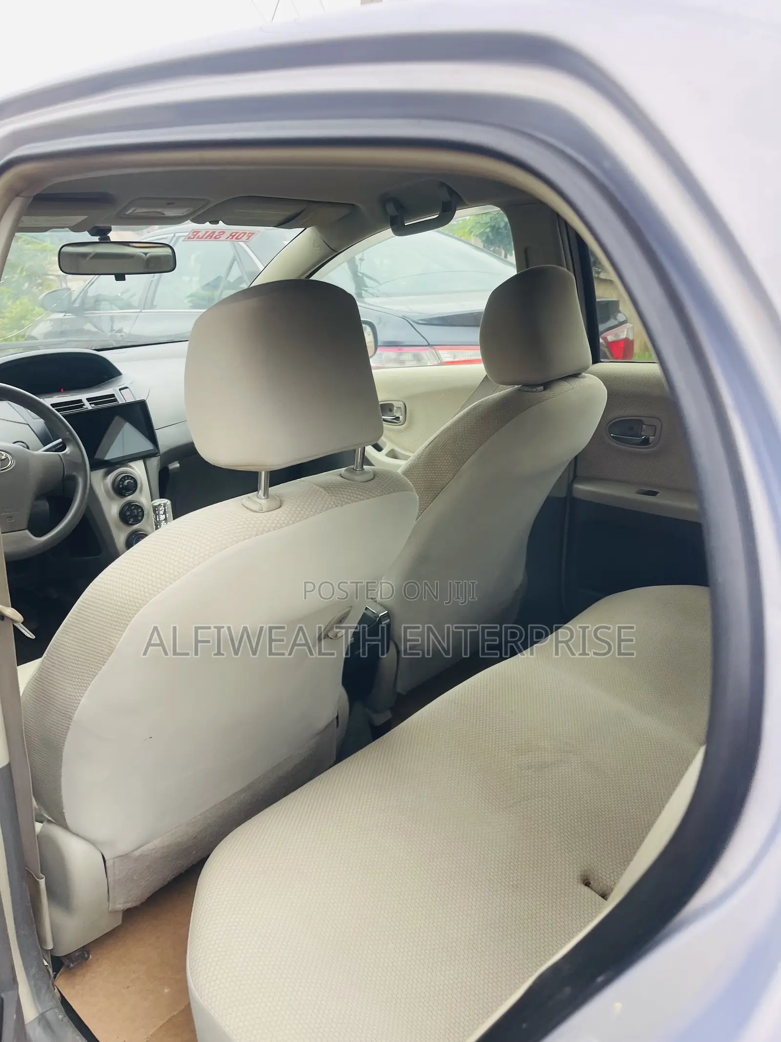 Toyota Vitz 2009 Silver