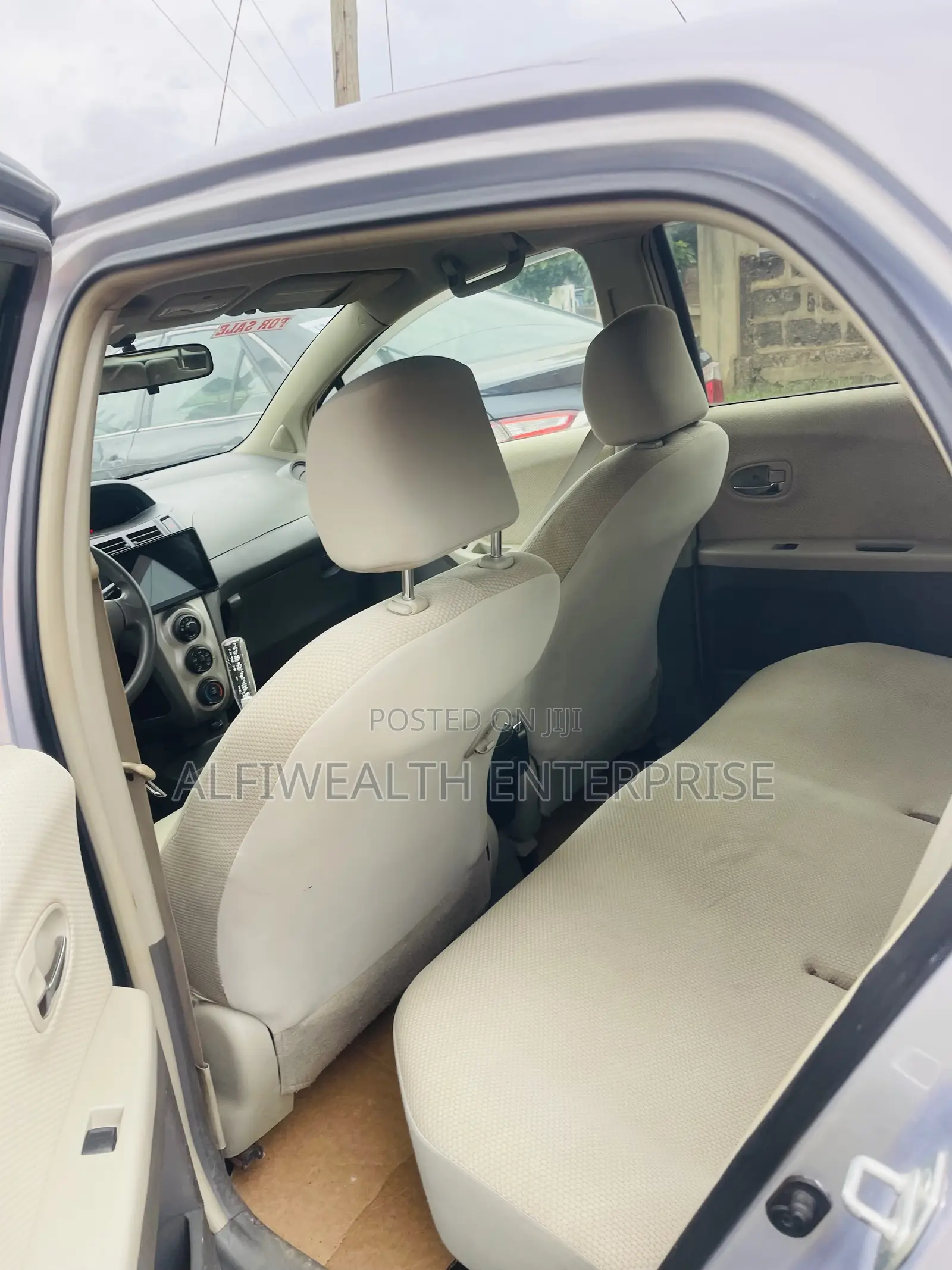 Toyota Vitz 2009 Silver