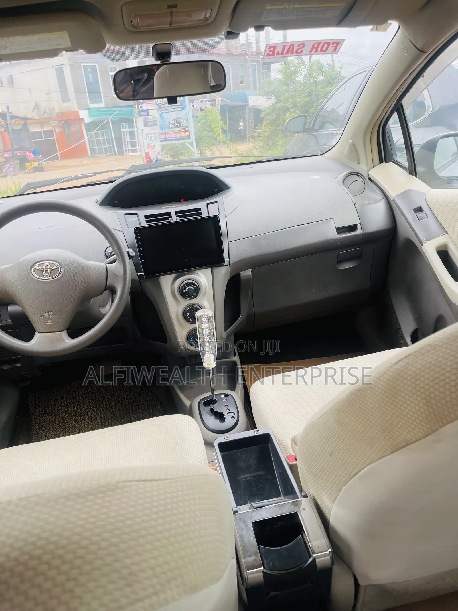 Toyota Vitz 2009 Silver