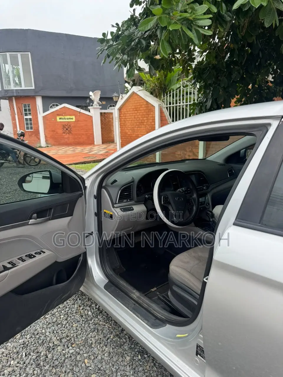 Hyundai Elantra SE Sedan FWD (2.0L 4cyl 6M) 2017 Silver