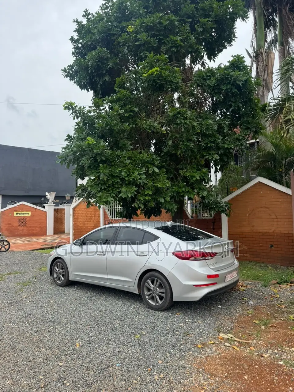 Hyundai Elantra SE Sedan FWD (2.0L 4cyl 6M) 2017 Silver