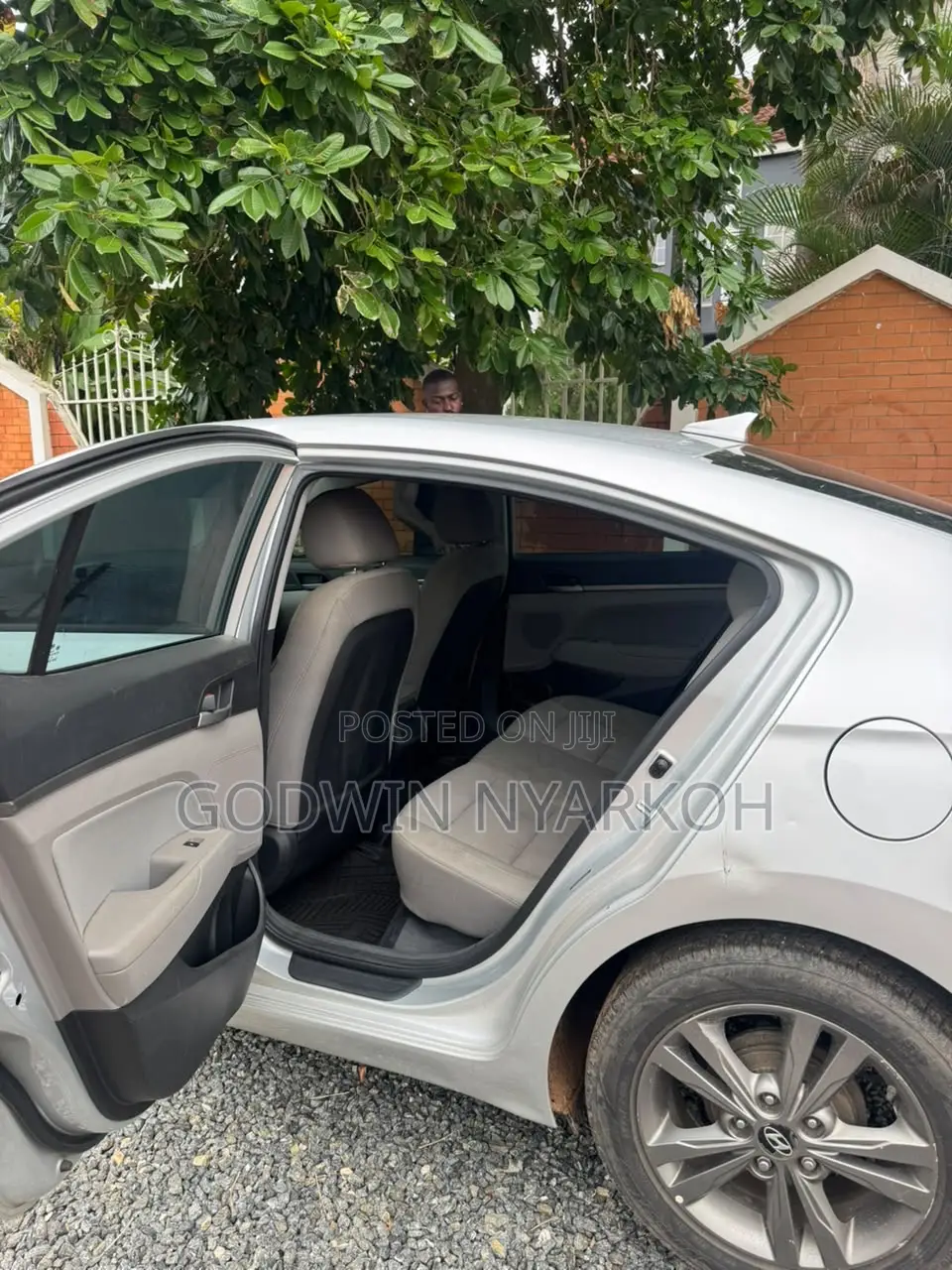 Hyundai Elantra SE Sedan FWD (2.0L 4cyl 6M) 2017 Silver