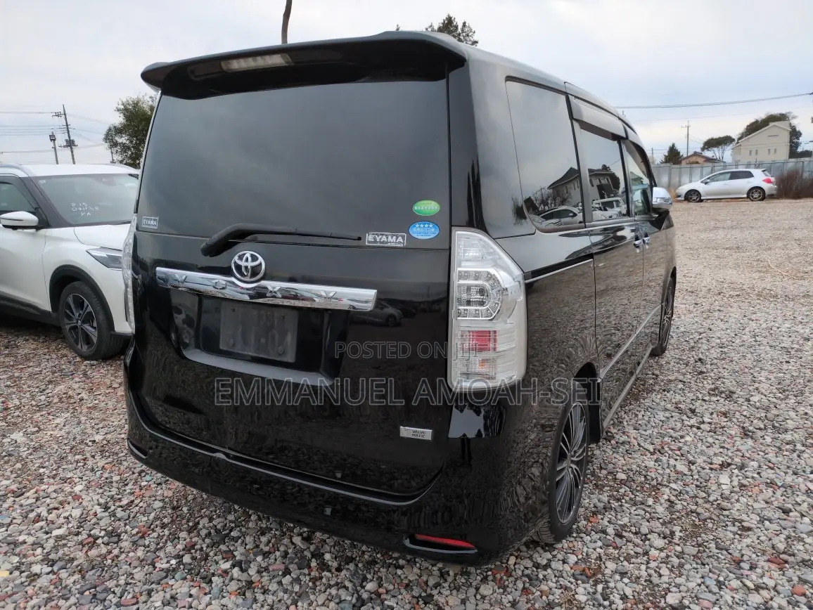 Toyota Voxy 2013 Black