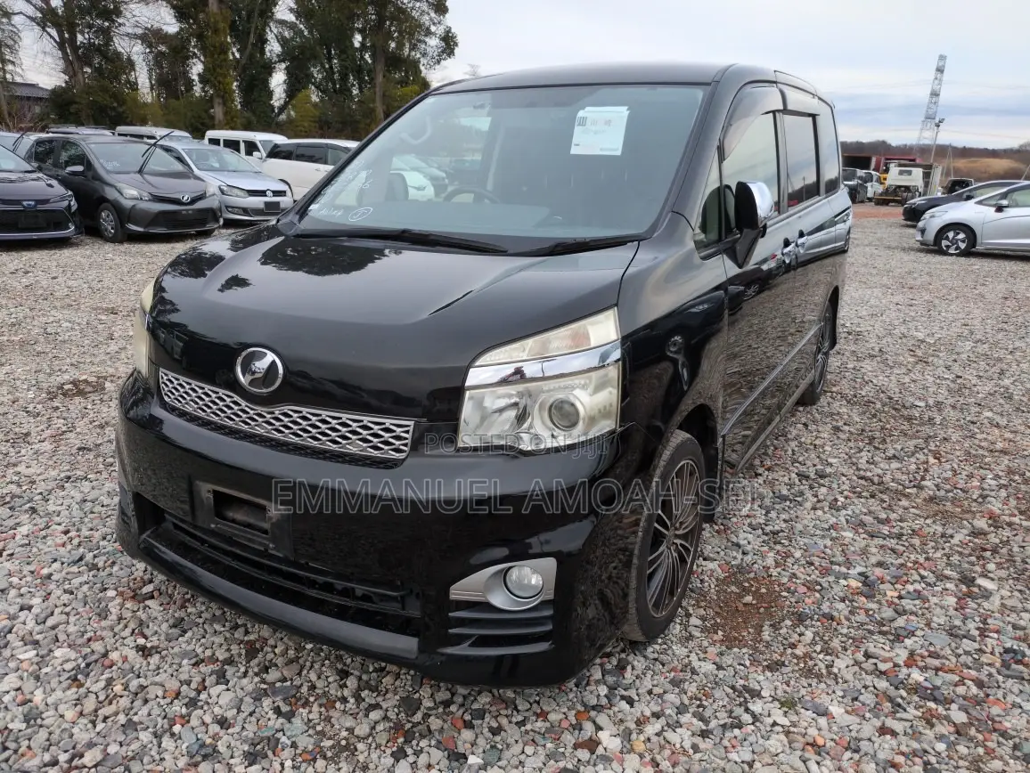 Toyota Voxy 2013 Black