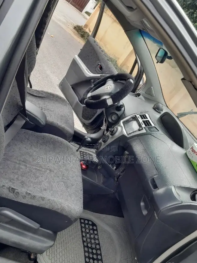 Toyota Vitz 2010 Gray
