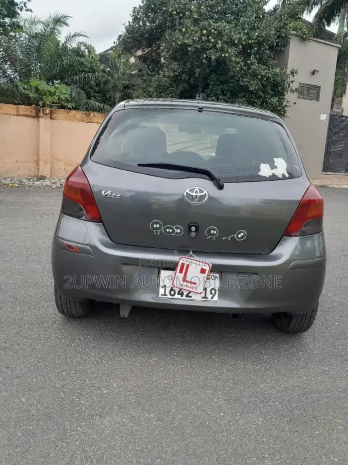 Toyota Vitz 2010 Gray