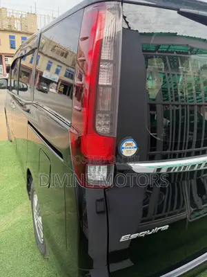 Toyota Esquire 2.0 FWD (8 seater) 2015 Black