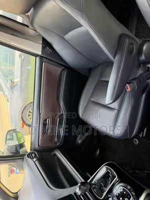 Toyota Esquire 2.0 FWD (8 seater) 2015 Black