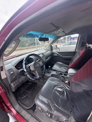 Nissan Navara 2012 Red