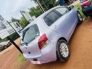 Toyota Vitz 2009 Silver