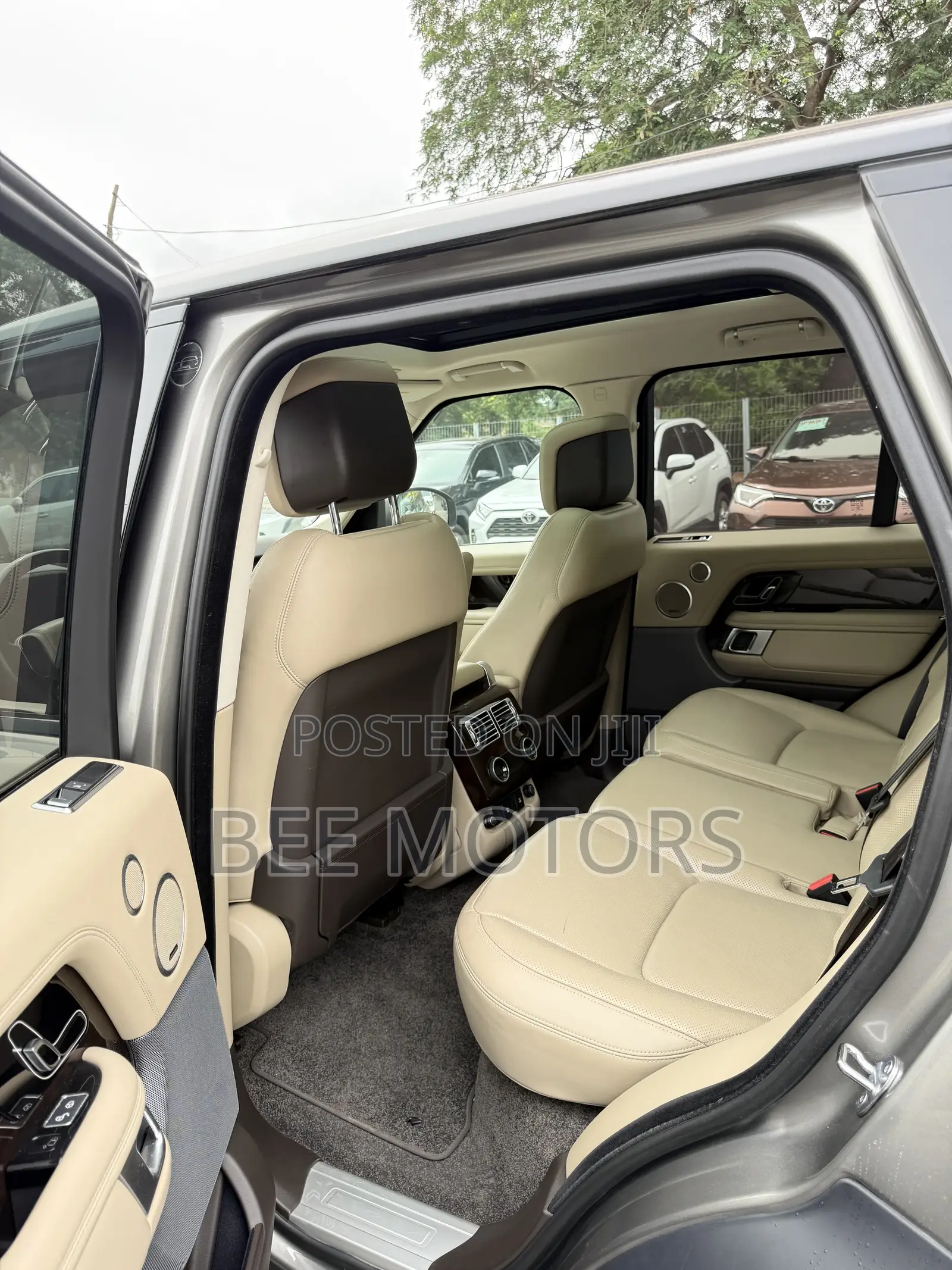 Land Rover Range Rover 3.0L V6 Supercharged HSE 2019 Gold