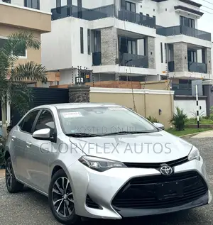 Toyota Corolla LE (1.8L 4cyl 2A) 2018 Silver