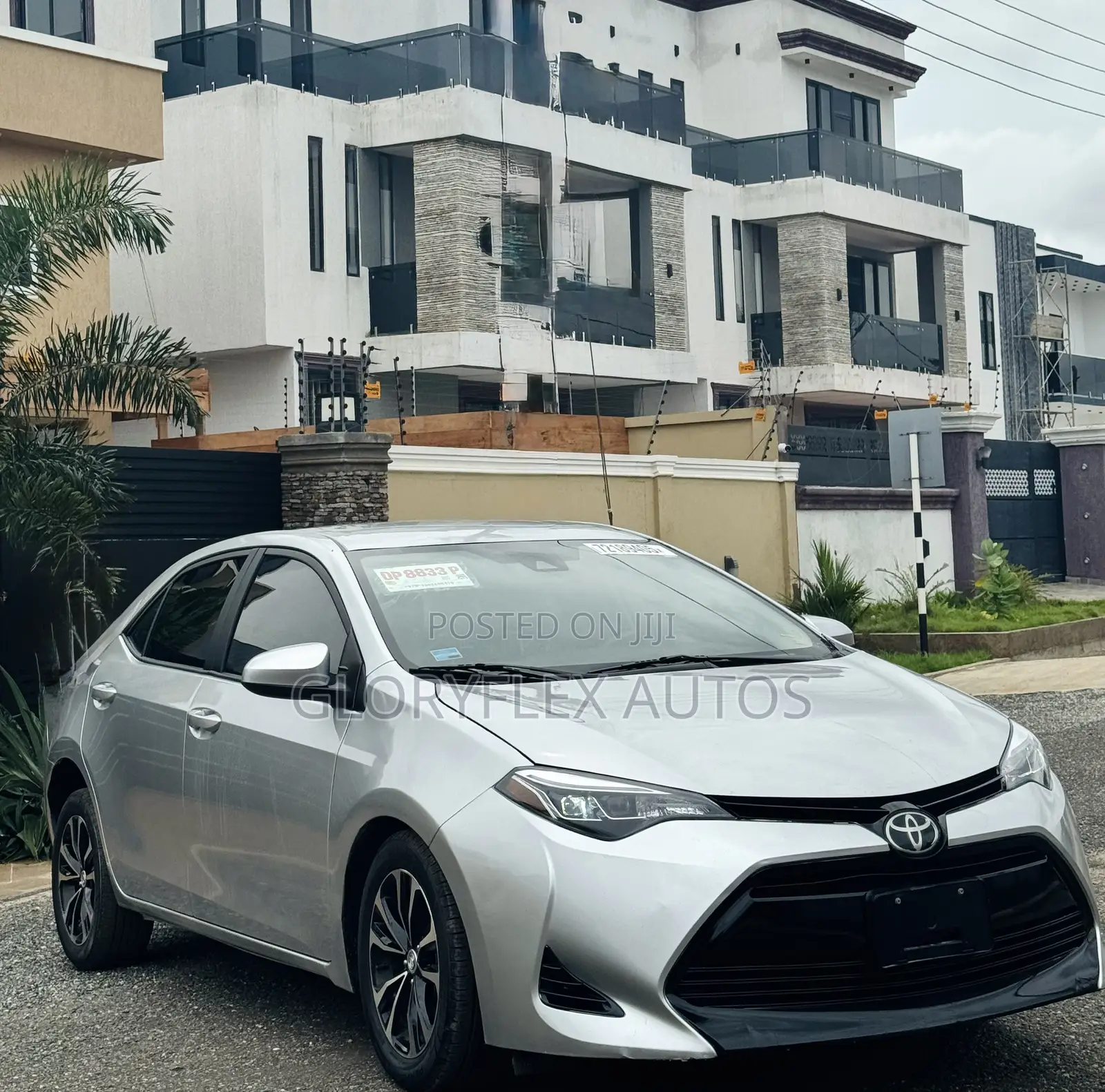 Toyota Corolla LE (1.8L 4cyl 2A) 2018 Silver