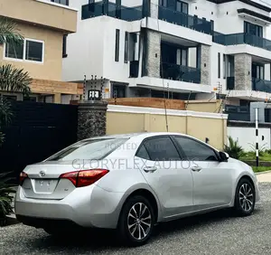 Toyota Corolla LE (1.8L 4cyl 2A) 2018 Silver