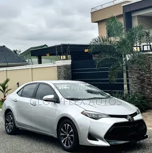 Toyota Corolla LE (1.8L 4cyl 2A) 2018 Silver