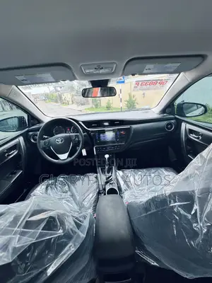 Toyota Corolla LE (1.8L 4cyl 2A) 2018 Silver
