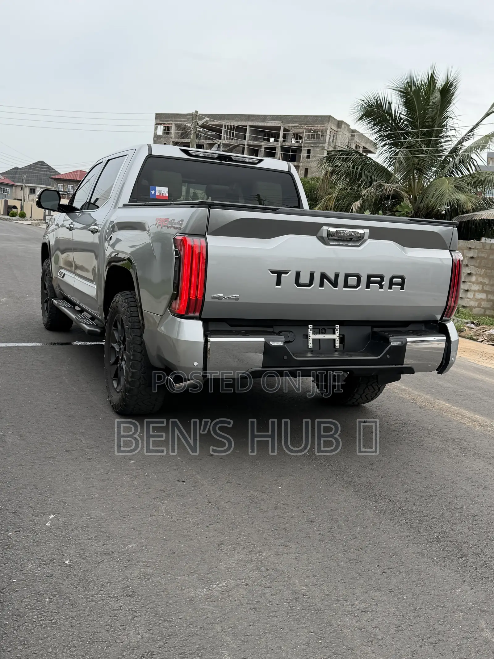 Toyota Tundra 1794 Edition CrewMax 5.5' Bed 2023 Silver