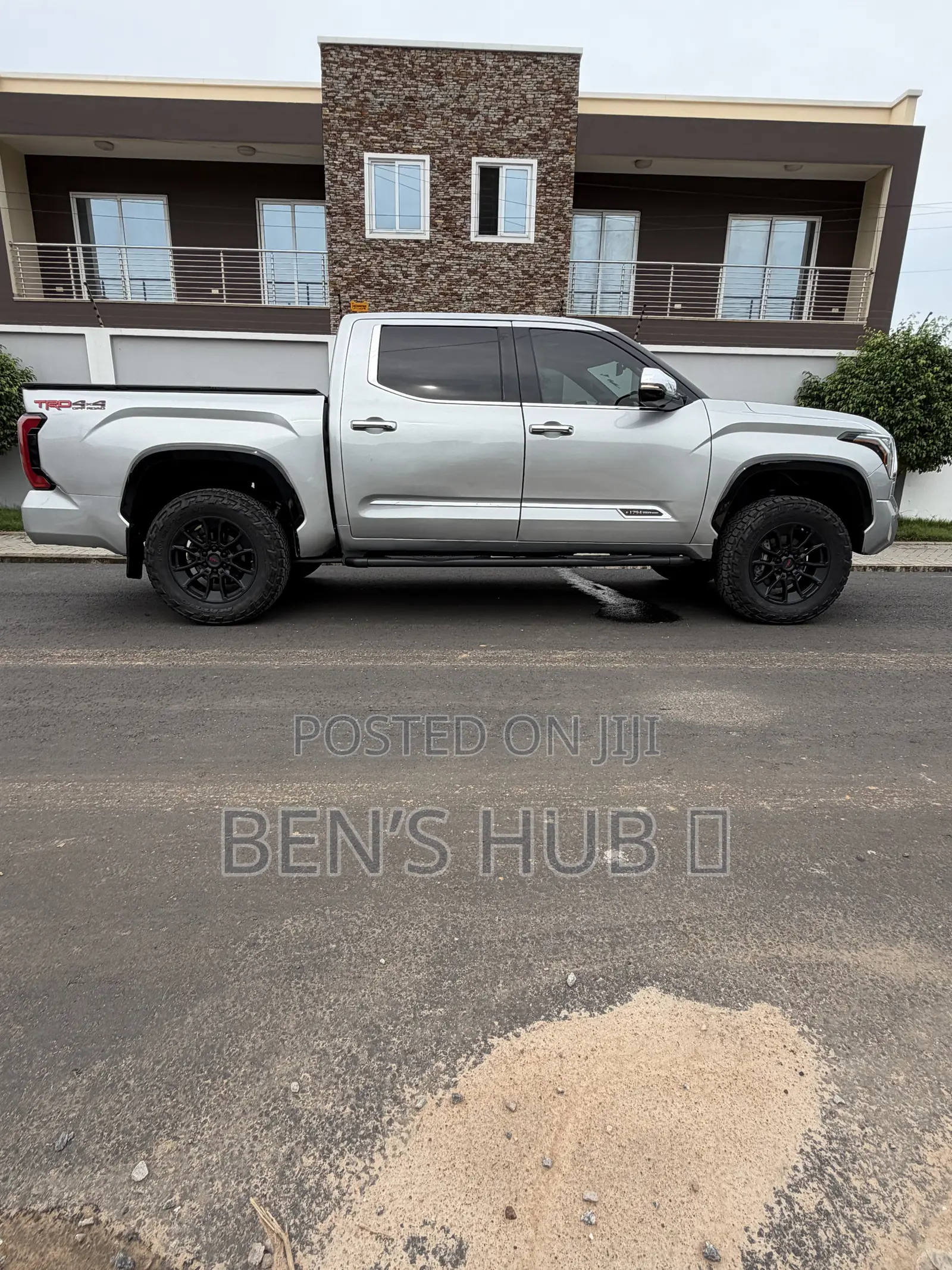 Toyota Tundra 1794 Edition CrewMax 5.5' Bed 2023 Silver