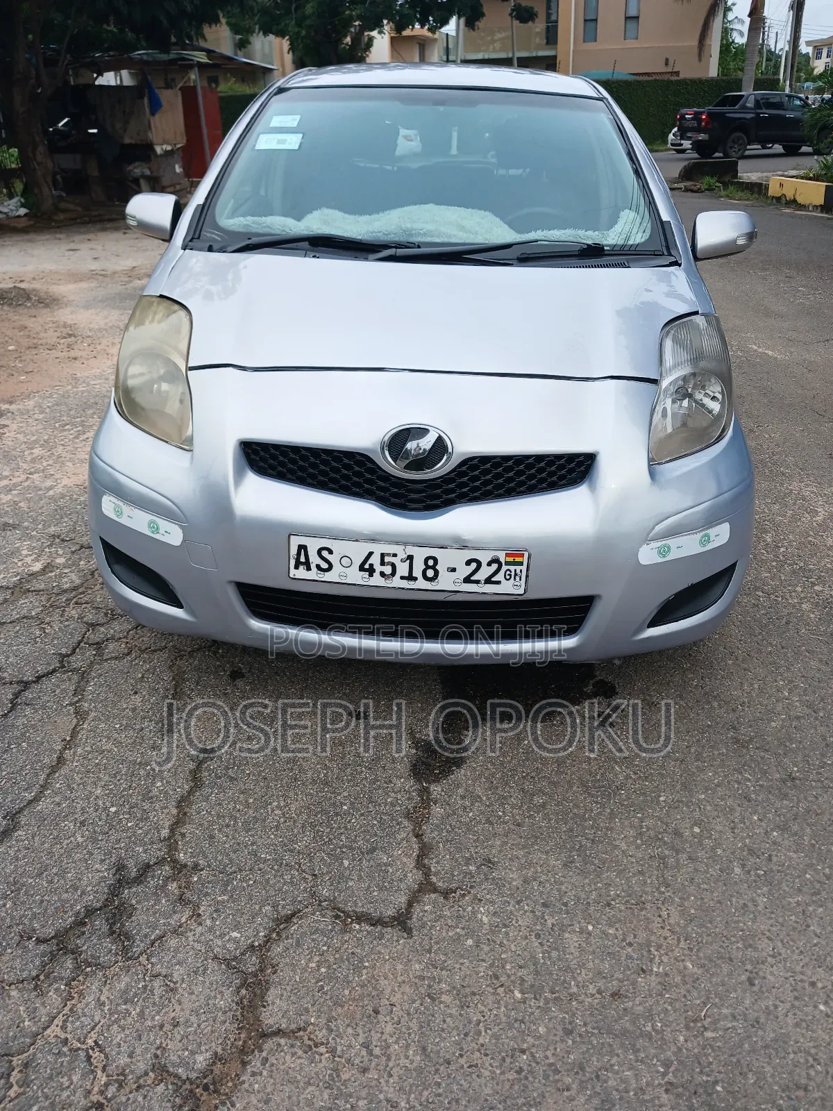 Toyota Vitz 2010 Silver