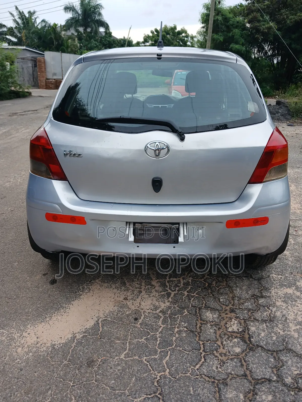 Toyota Vitz 2010 Silver