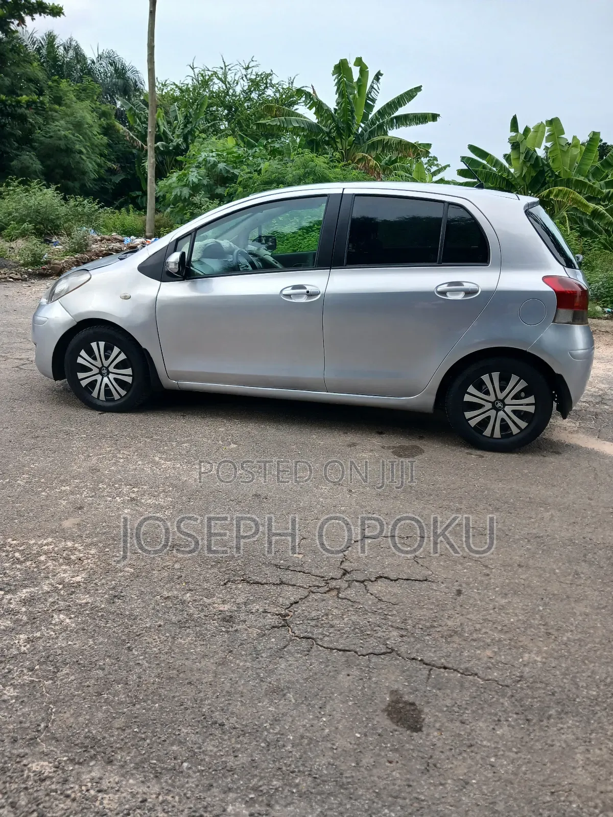 Toyota Vitz 2010 Silver