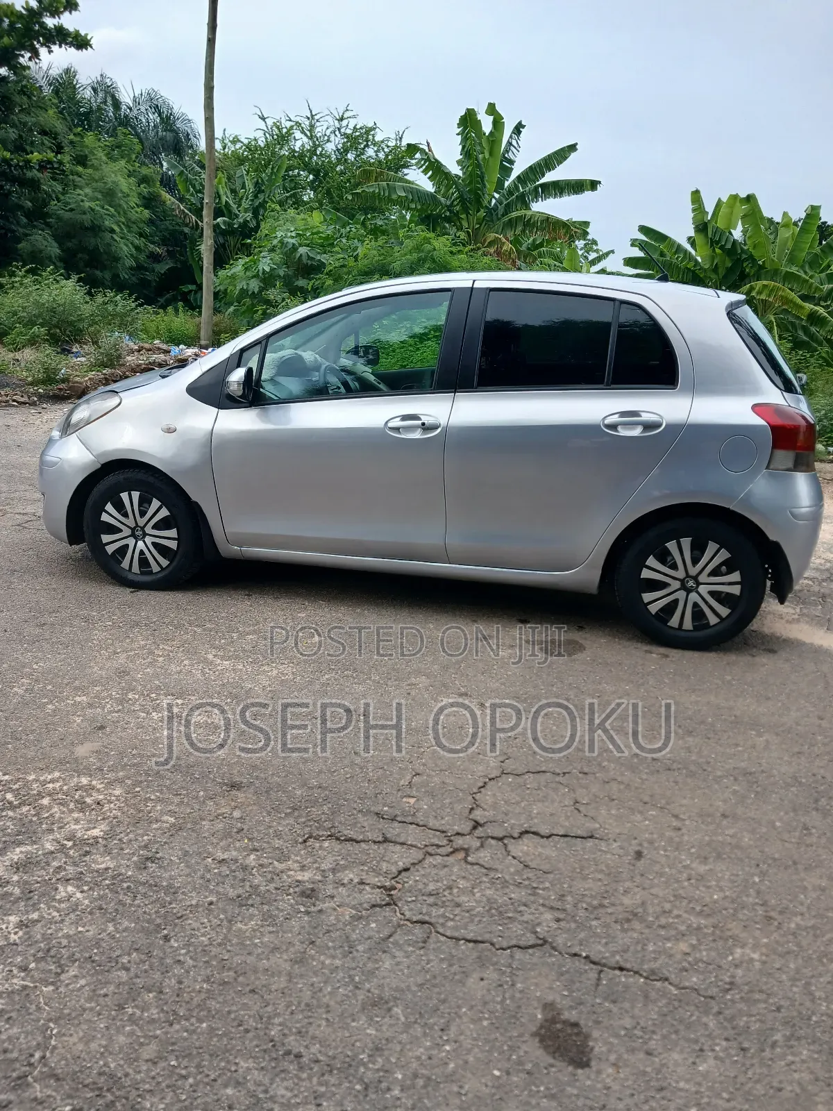 Toyota Vitz 2010 Silver