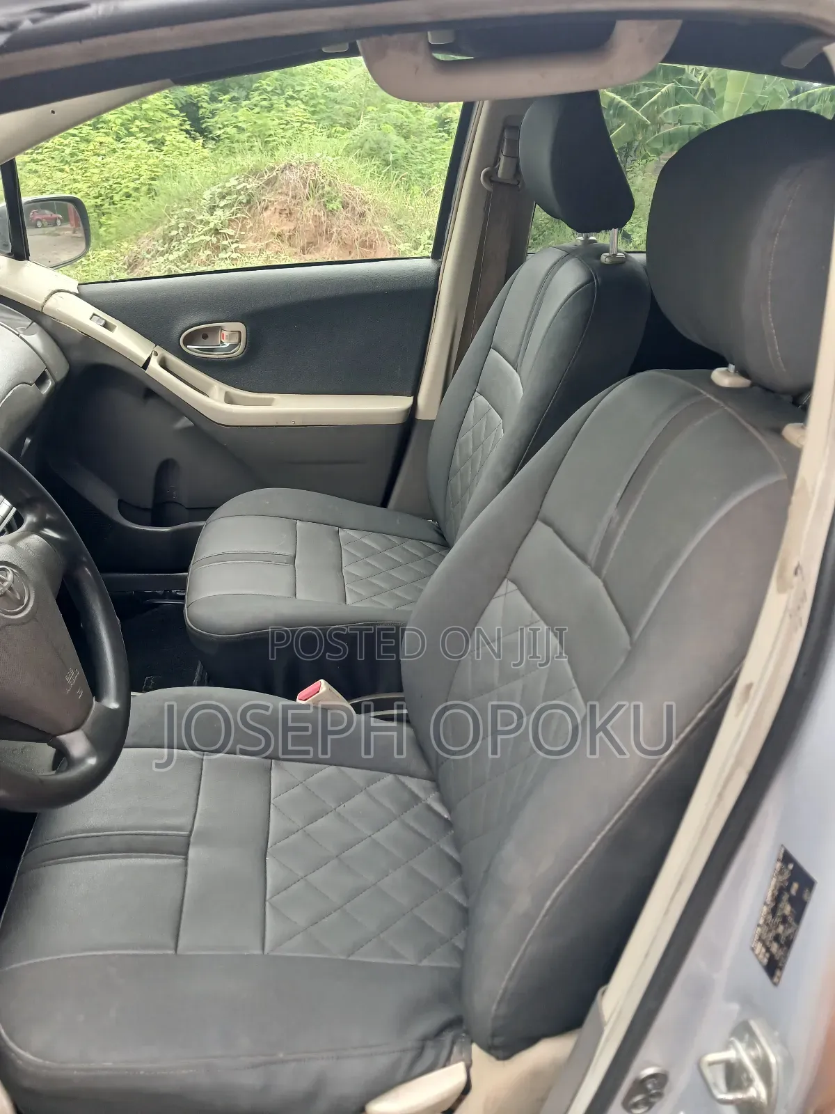 Toyota Vitz 2010 Silver