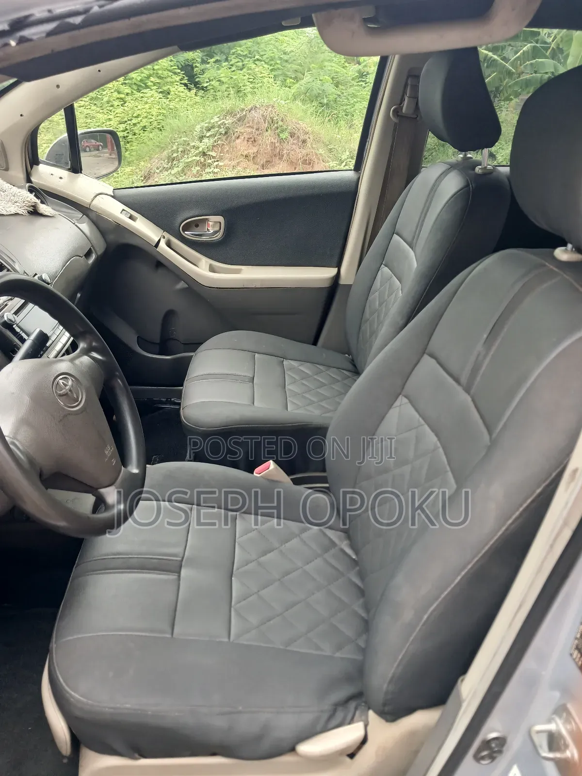 Toyota Vitz 2010 Silver