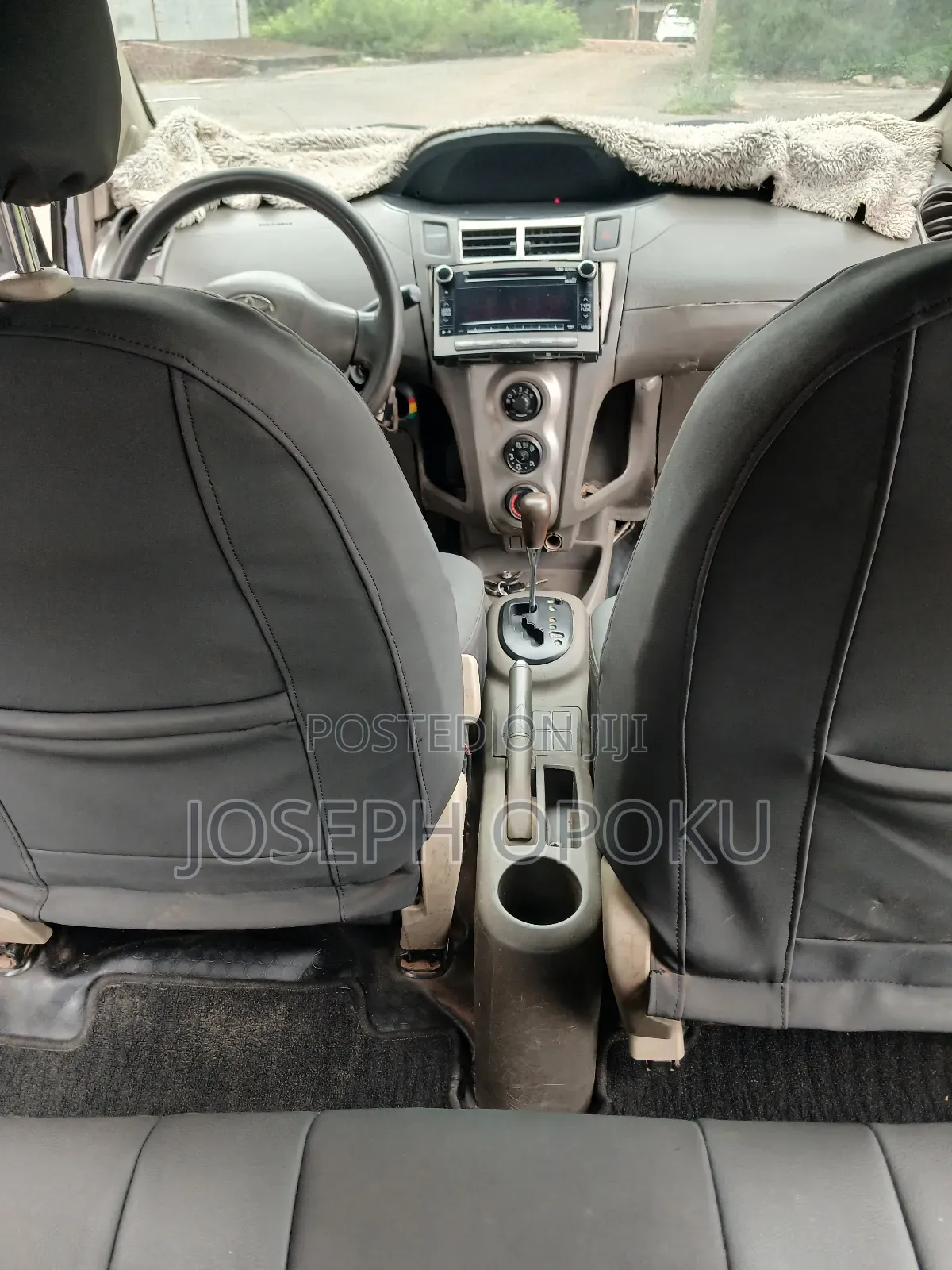 Toyota Vitz 2010 Silver