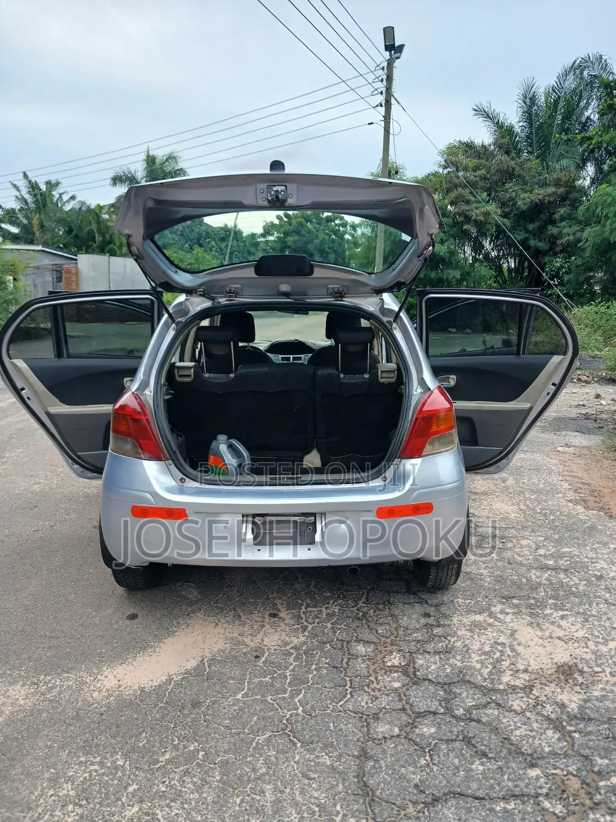Toyota Vitz 2010 Silver