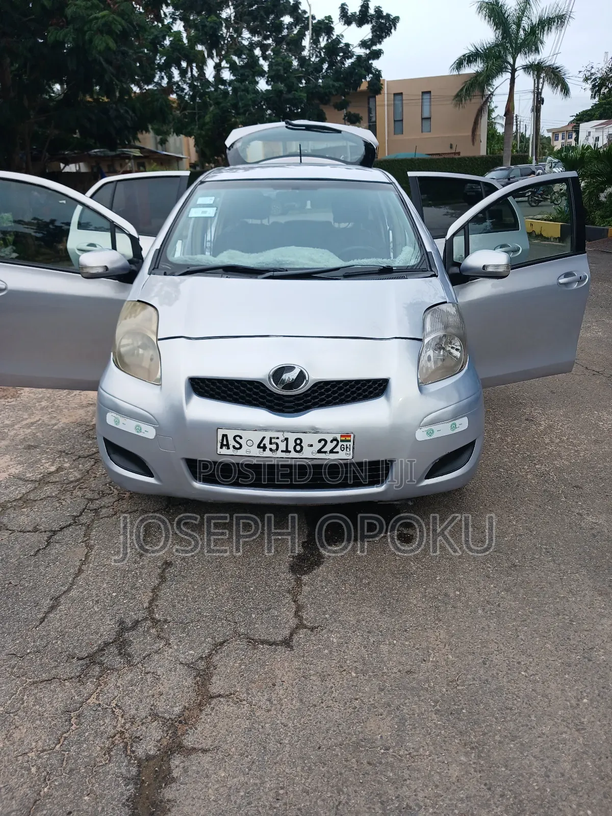 Toyota Vitz 2010 Silver