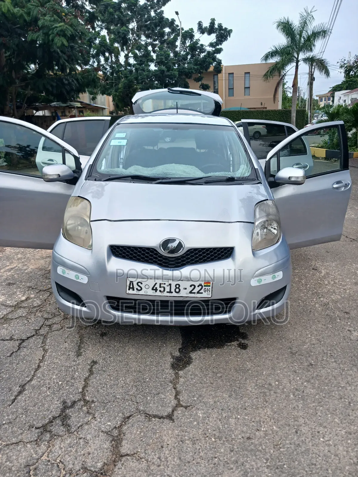 Toyota Vitz 2010 Silver