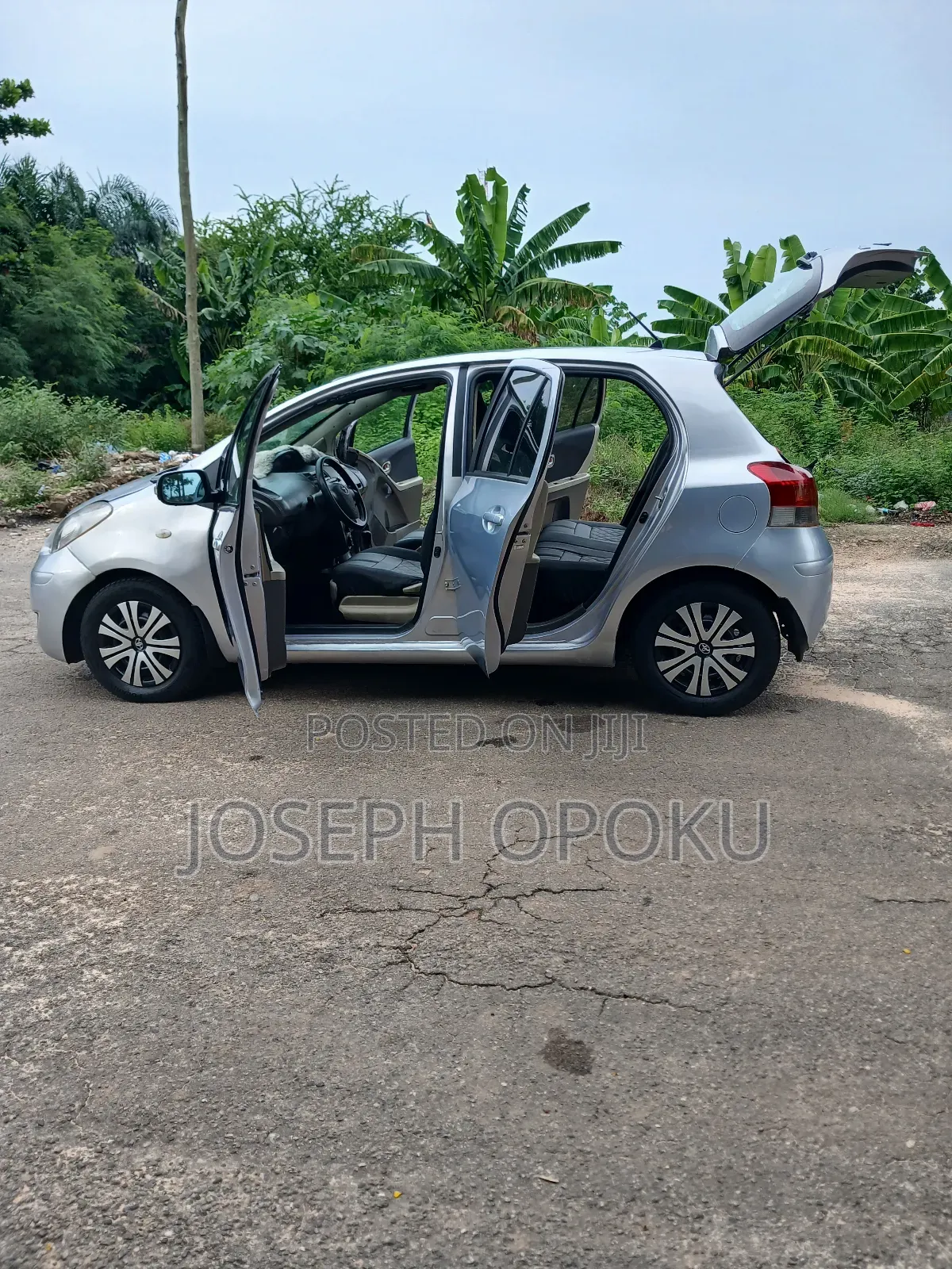 Toyota Vitz 2010 Silver