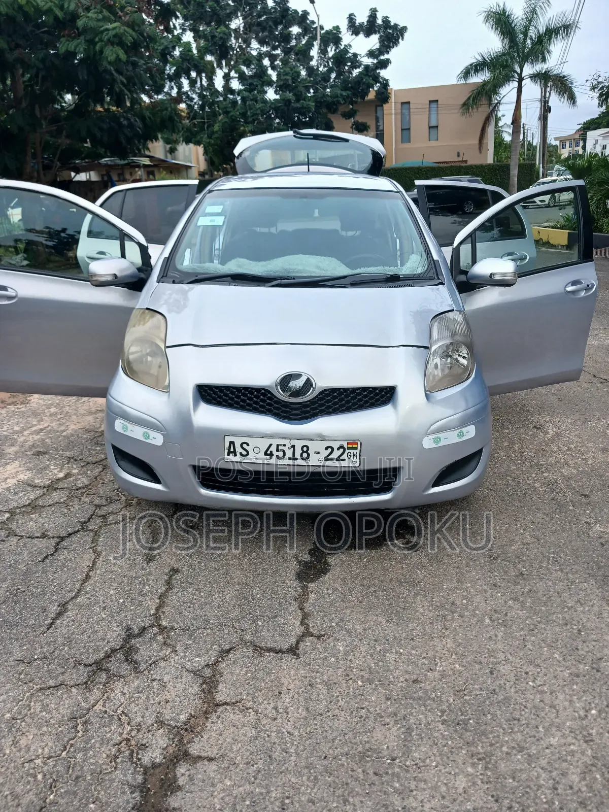 Toyota Vitz 2010 Silver