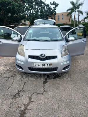 Toyota Vitz 2010 Silver