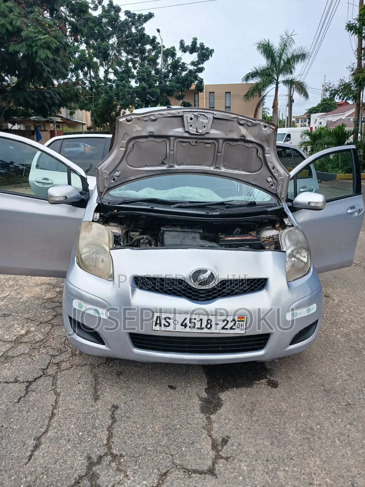 Toyota Vitz 2010 Silver